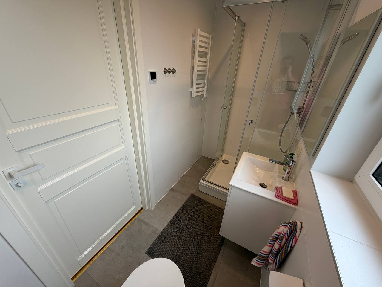 Bathroom with walk-in shower — N58 Carnikava