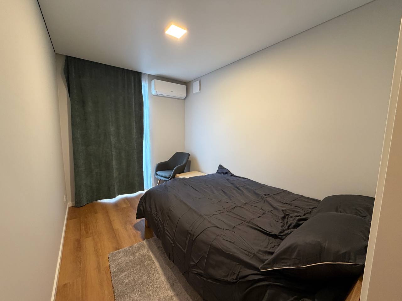 Master bedroom with double bed and air conditioning — N58 Carnikava