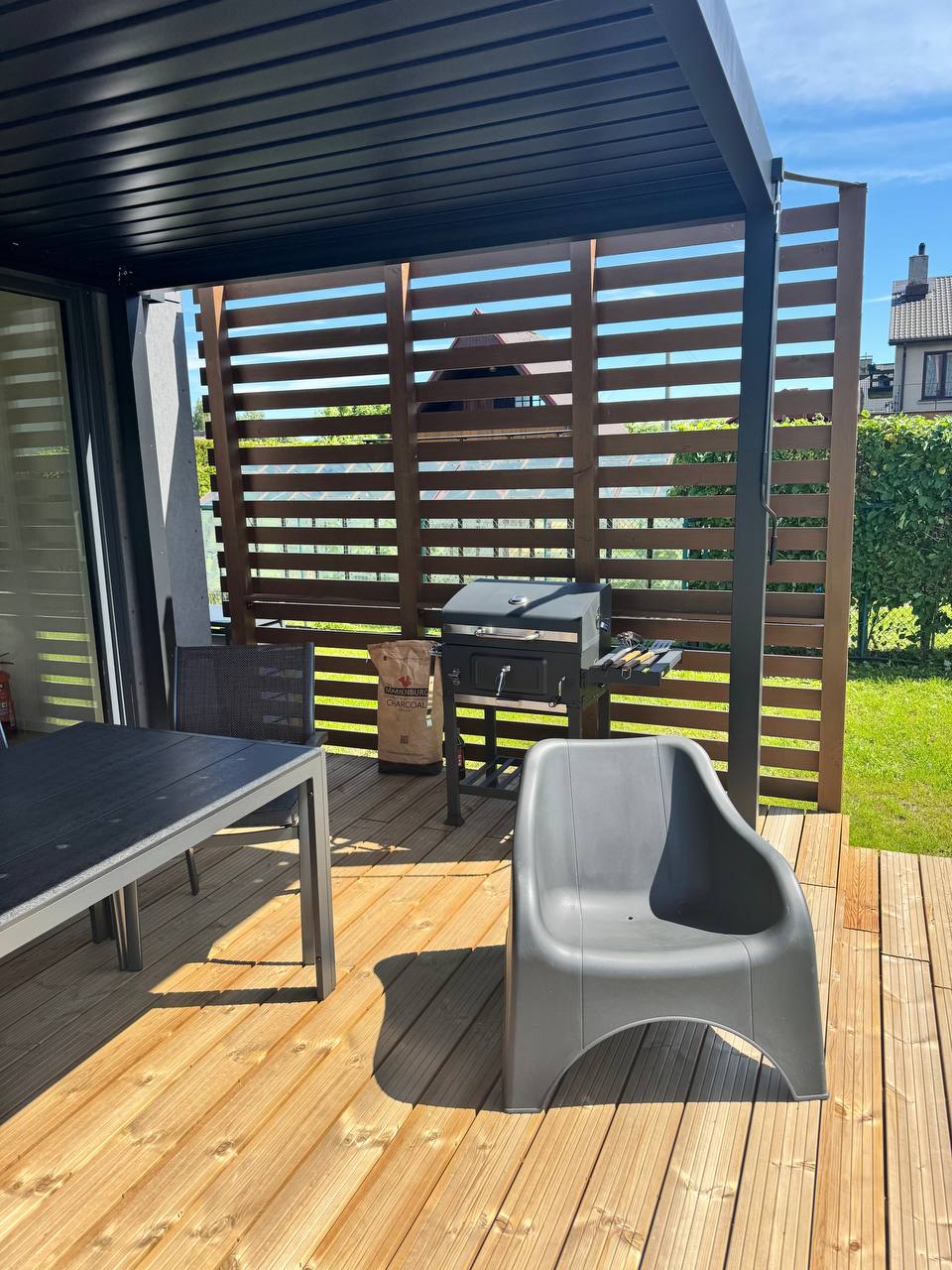 Covered terrace with BBQ grill and outdoor dining — N58 Carnikava